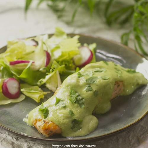 Salmón al Horno con Salsa de Aguacate Paleo